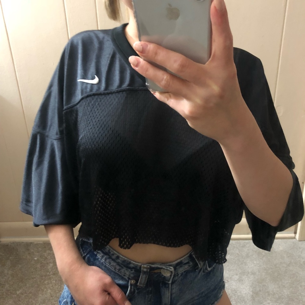 ❌SOLD❌ NIKE Black Breathable Crop Top - Picture 3 of 7